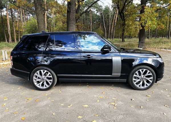 Range Rover Vogue 4,4d черный на прокат без водителя арендовать