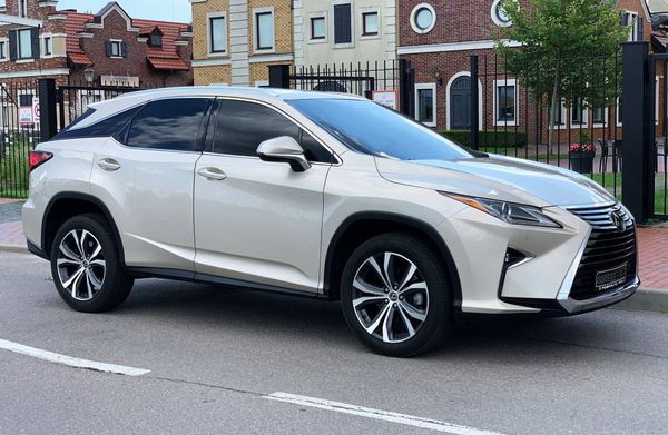 Аренда прокат внедорожника Lexus RX350 без водителя в Киеве на свадьбу