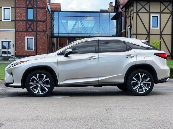 Аренда прокат внедорожника Lexus RX350 без водителя в Киеве на свадьбу