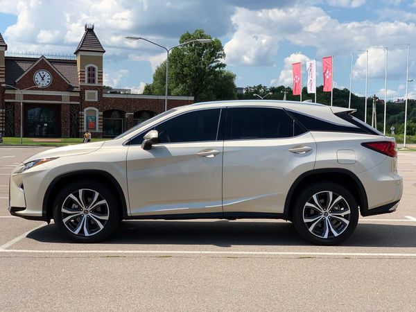 Аренда прокат внедорожника Lexus RX350 без водителя в Киеве на свадьбу