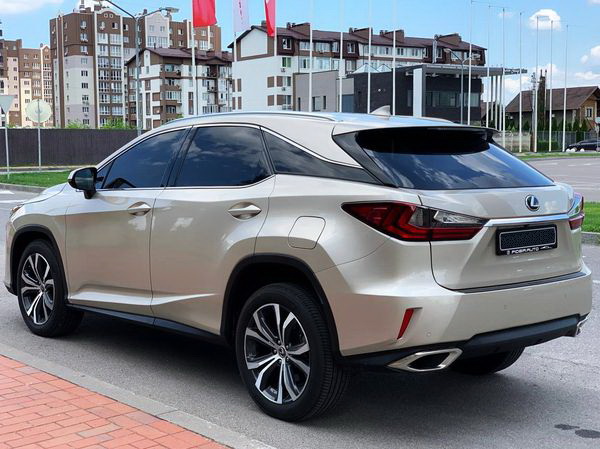 Аренда прокат внедорожника Lexus RX350 без водителя в Киеве на свадьбу