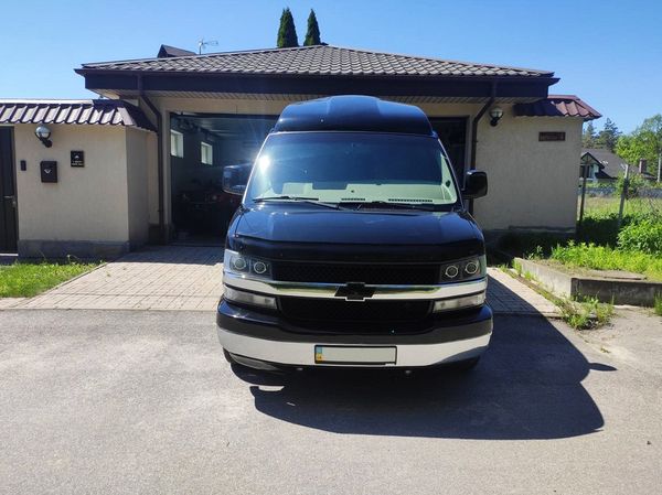 CHEVROLET EXPRESS LIMITED SE микроавтобус на прокат с водителем