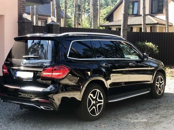  Mercedes GLS 2019 черный арендовать на прокат с водителем и без