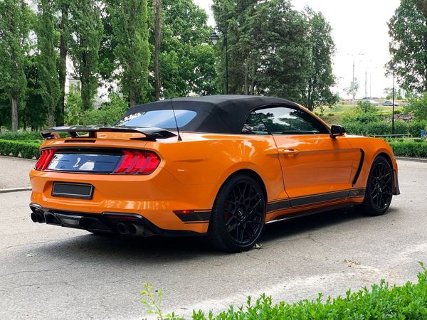 Ford Mustang GT оранжевый аренда кабриолет на свадьбу для съемки кино без водителя Киев