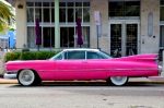 Cadillac Coupe Deville розовый ретро кабриолет заказать на свадьбу