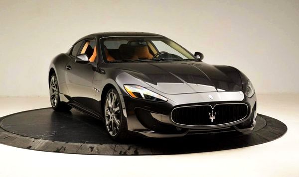 Спорткар Maserati Granturismo аренда прокат для тест драйва