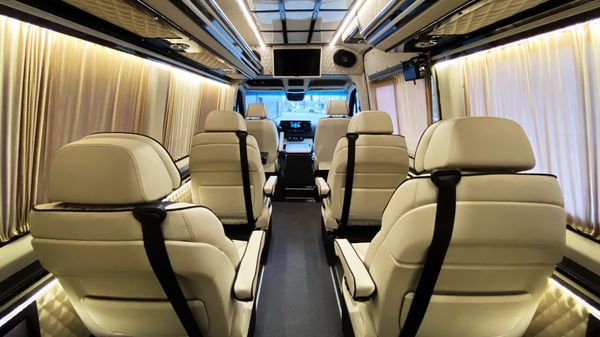 Микроавтобус Mercedes Benz Sprinter VIP 8 аренда с водителем для делегации трансфера в аєропорт