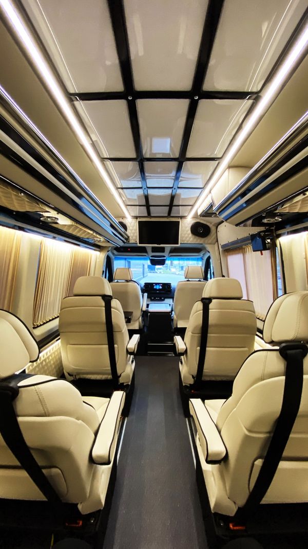 Микроавтобус Mercedes Benz Sprinter VIP 8 аренда с водителем для делегации трансфера в аєропорт