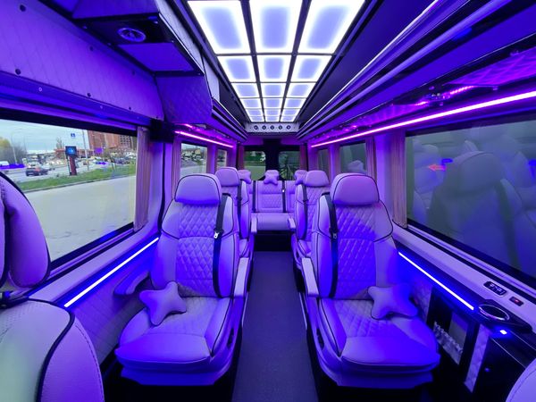 Микроавтобус Mercedes Benz Sprinter VIP 8 аренда с водителем для делегации трансфера в аєропорт