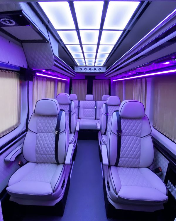 Микроавтобус Mercedes Benz Sprinter VIP 8 аренда с водителем для делегации трансфера в аєропорт