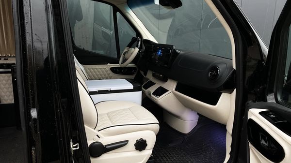 Микроавтобус Mercedes Benz Sprinter VIP 8 аренда с водителем для делегации трансфера в аєропорт