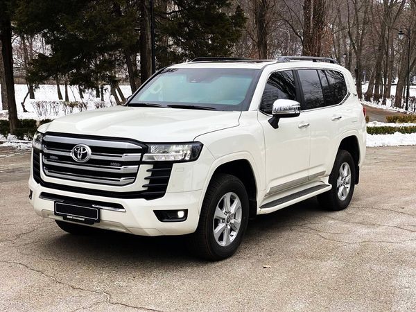 Toyota Land Cruiser 300 белая прокат аренда бронированный джип без водителя на прокат