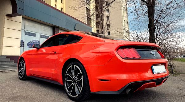 Ford Mustang GT красный аренда спорткар на съемки без водителя
