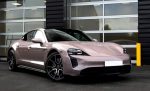 Спорткар Porsche Taycan 4S фиолетовый аренда заказать с водителем для фото съемки кино