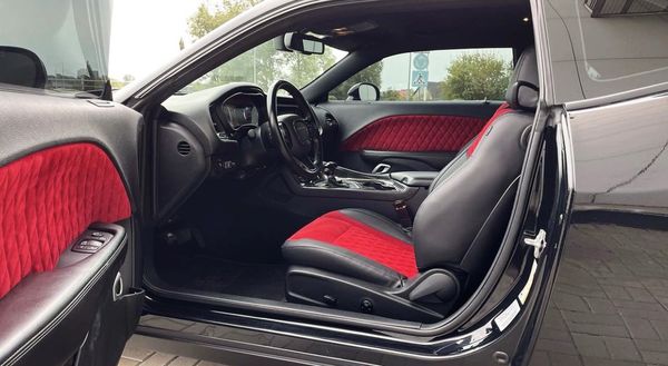 Dodge Challenger 3.6 черный взять на прокат без водителя с водителем