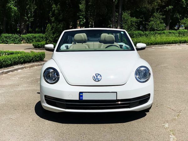 Volkswagen Beetle белый кабриолет на прокат без водителя авто для кино