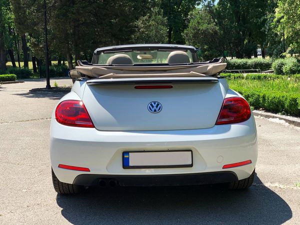 Volkswagen Beetle белый кабриолет на прокат без водителя авто для кино