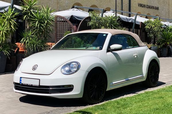 Volkswagen Beetle белый кабриолет на прокат без водителя авто для кино