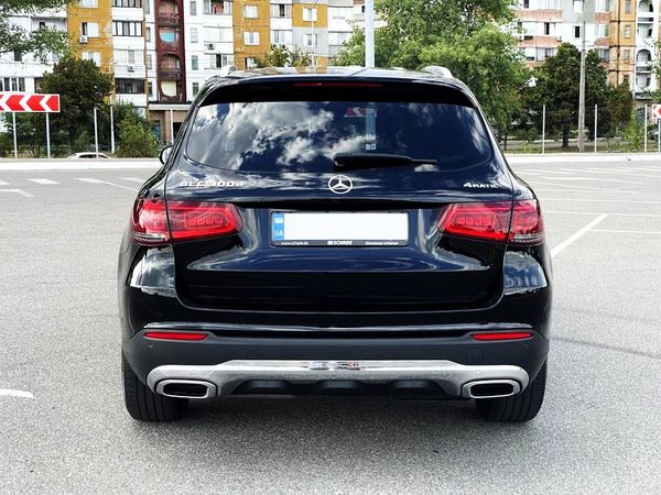 Аренда Mercedes GLC 300 черный джип на прокат на свадьбу