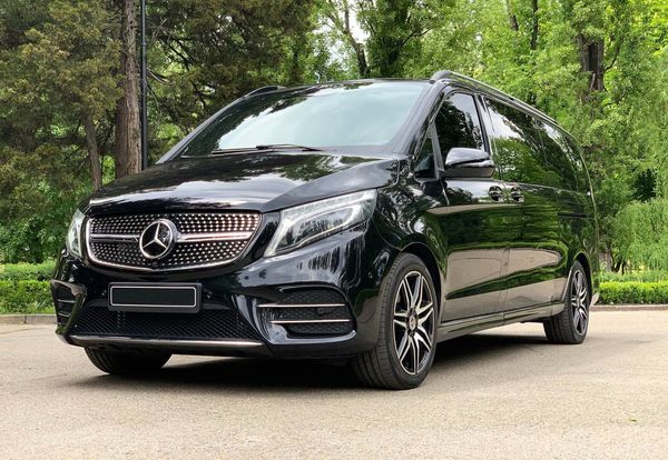 Аренда черный Mercedes V class микроавтобус на прокат без водителя с водителем