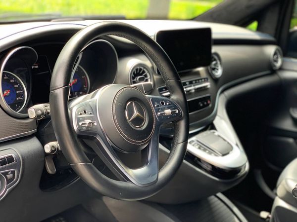 Аренда черный Mercedes V class микроавтобус на прокат без водителя с водителем