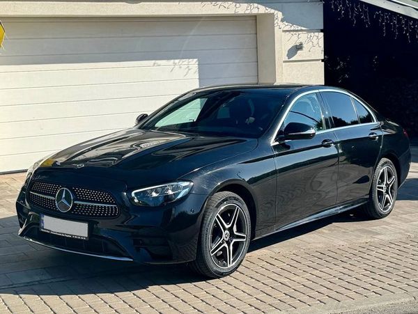 Прокат Mercedes W213 E220d черный HIBRYD без водителя с водителем на свадьбу