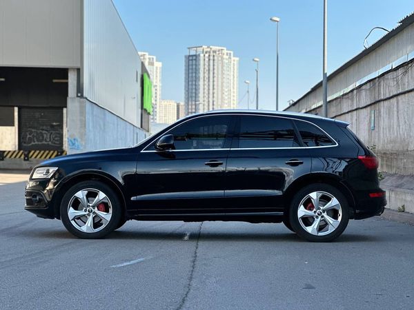 Внедорожник Audi Q5-Quattro черный арендовать c водителем прокат без водителя