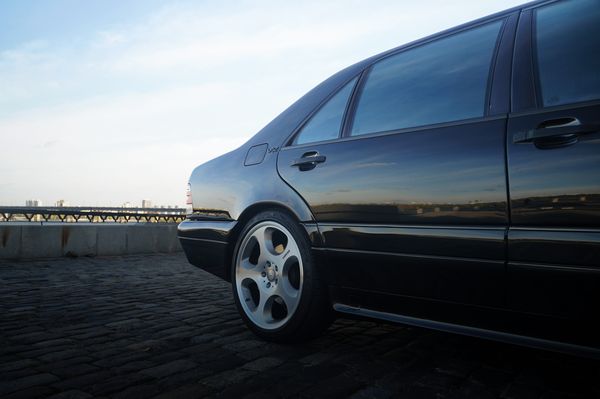 Mercedes Benz W140 S7.3 V12 прокат на весілля зйомки без водія з водієм
