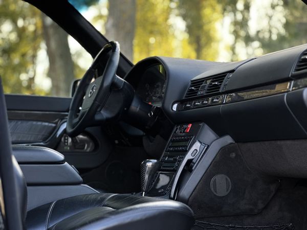 Mercedes Benz W140 S7.3 V12 прокат на весілля зйомки без водія з водієм