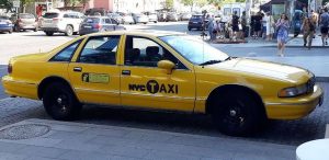  Chevrolet Caprice автомобіль жовте таксі оренда на зйомки в Києві