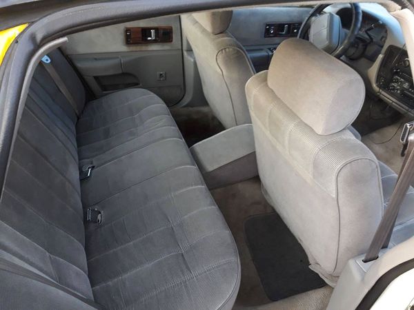  Chevrolet Caprice автомобіль жовте таксі оренда на зйомки в Києві