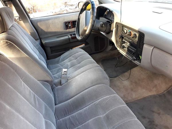  Chevrolet Caprice автомобіль жовте таксі оренда на зйомки в Києві