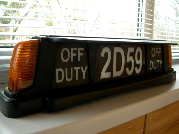  Chevrolet Caprice автомобіль жовте таксі оренда на зйомки в Києві