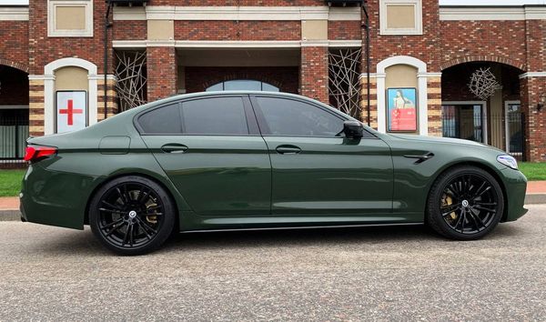 BMW M5 аренда прокат бизнес авто на свадьбу съемки без водителя