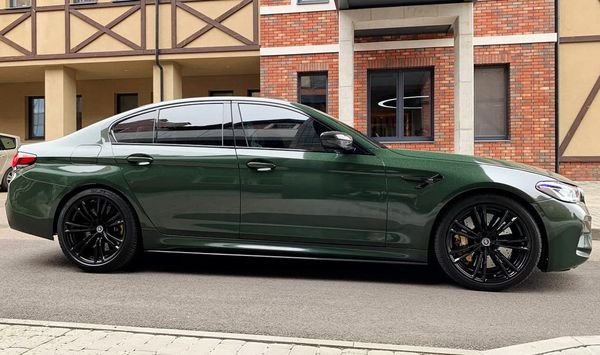 BMW M5 аренда прокат бизнес авто на свадьбу съемки без водителя