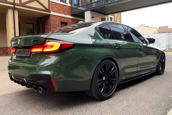 BMW M5 аренда прокат бизнес авто на свадьбу съемки без водителя