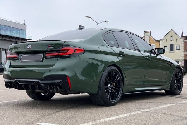 BMW M5 аренда прокат бизнес авто на свадьбу съемки без водителя