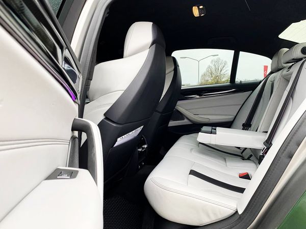 BMW M5 аренда прокат бизнес авто на свадьбу съемки без водителя