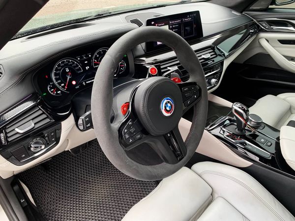 BMW M5 аренда прокат бизнес авто на свадьбу съемки без водителя