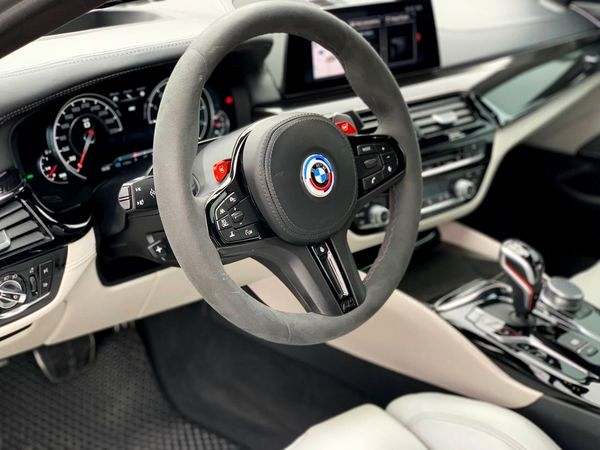 BMW M5 аренда прокат бизнес авто на свадьбу съемки без водителя