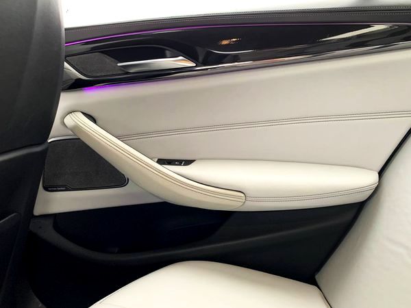 BMW M5 аренда прокат бизнес авто на свадьбу съемки без водителя