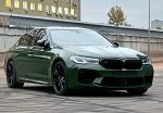 Оренда спортивного авто BMW M5 F90 для весільної зйомки з водієм та без водія