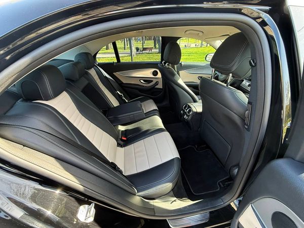 Оренда Mercedes-Benz W213 NEW на весілля з водієм у Києві