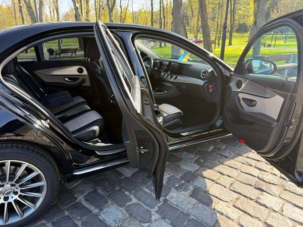 Оренда Mercedes-Benz W213 NEW на весілля з водієм у Києві