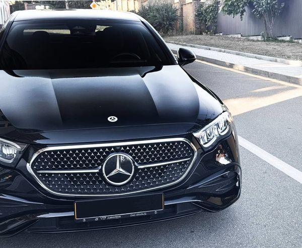 Прокат Mercedes-Benz E Class W214 чорний без водія Київ