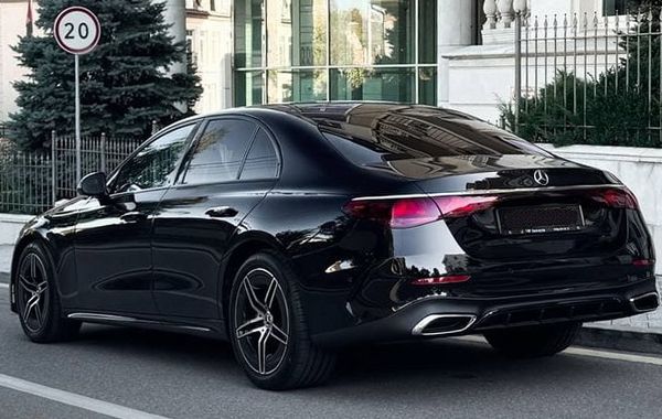 Прокат Mercedes-Benz E Class W214 чорний без водія Київ