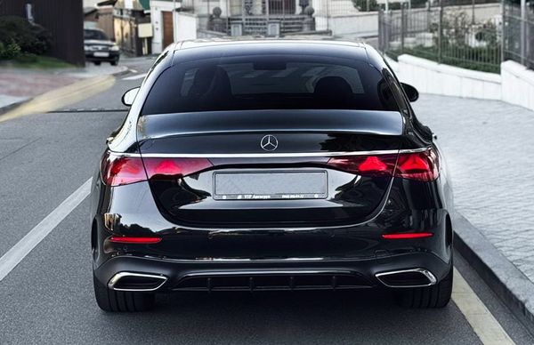 Прокат Mercedes-Benz E Class W214 чорний без водія Київ