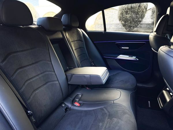 Прокат Mercedes-Benz E Class W214 чорний без водія Київ