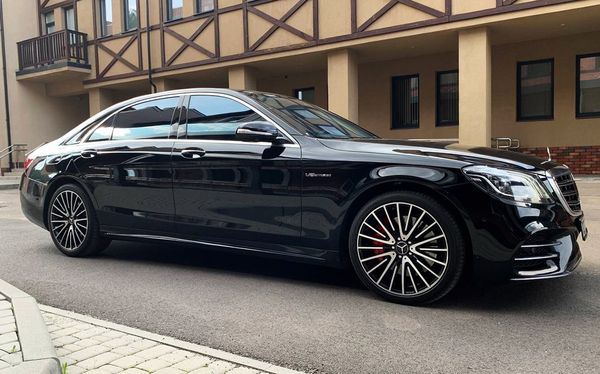 Vip Mercedes-Benz S560 AMG 4MATIC W222 Restyling на прокат без водія з водієм оренда