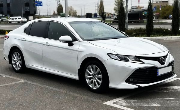 Toyota Camry V70 белая заказать на свадьбу